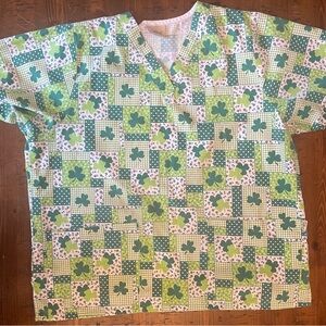 Tafford Shamrock Scrub top. Size M